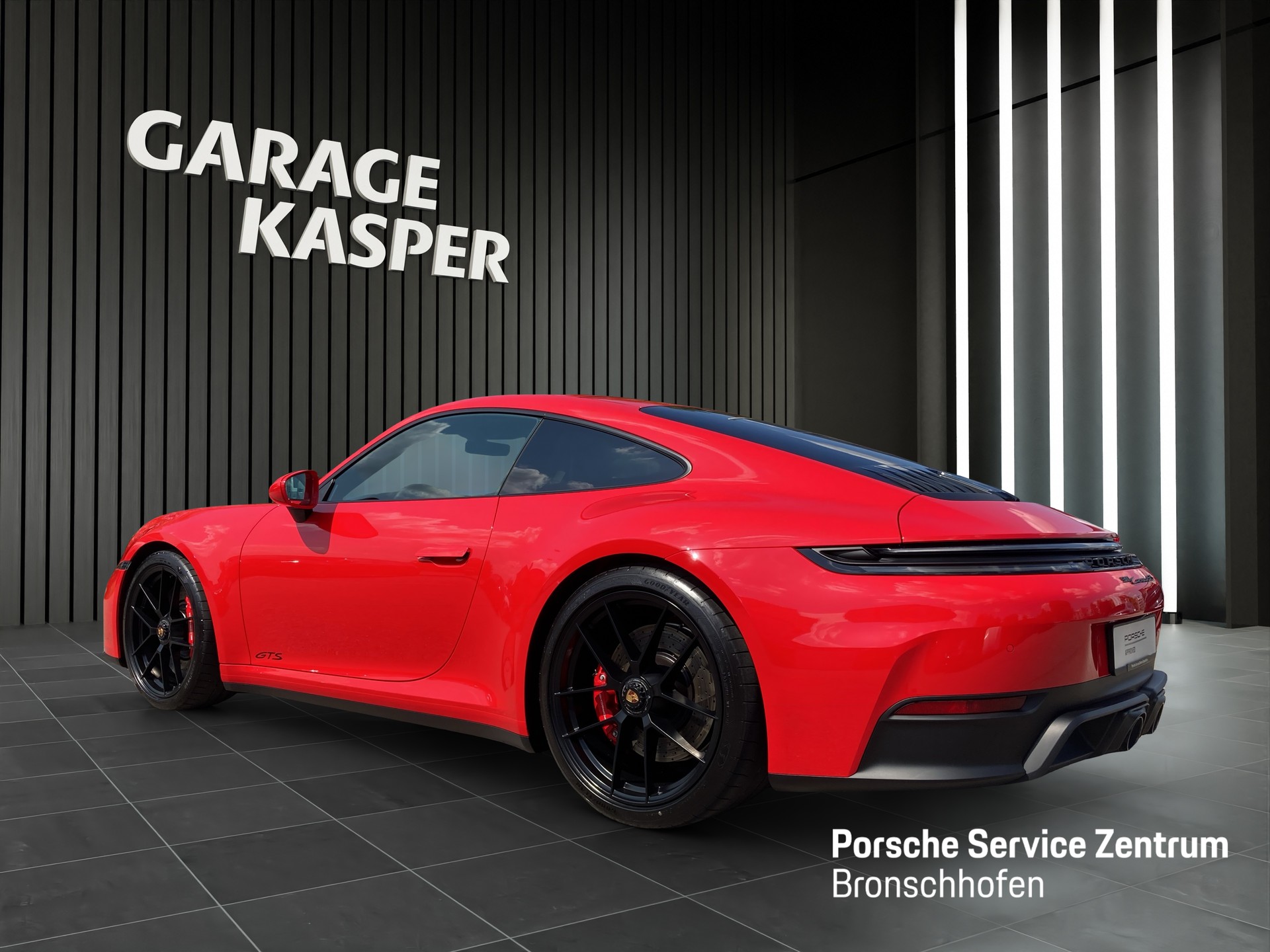 PORSCHE 911 Carrera GTS-image-2
