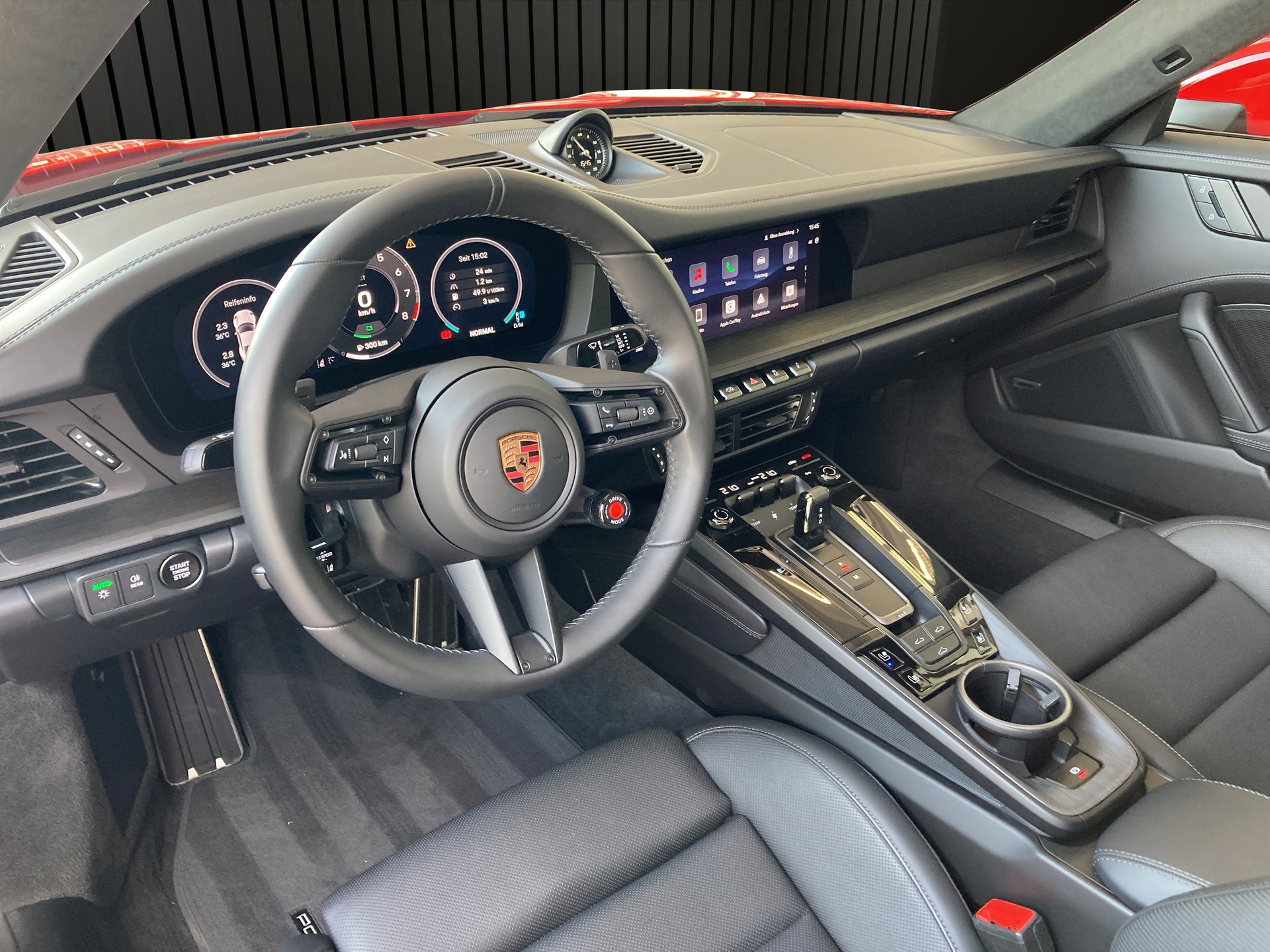 PORSCHE 911 Carrera GTS-image-11