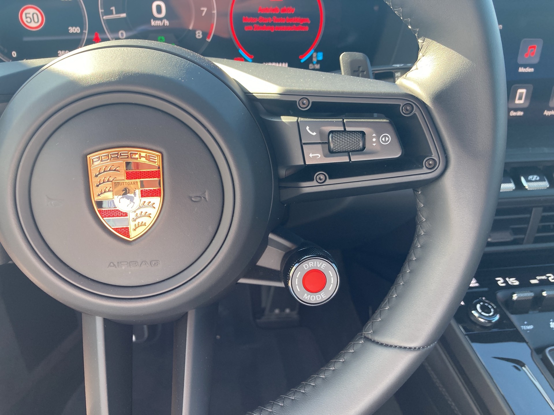 PORSCHE 911 Carrera GTS-image-28