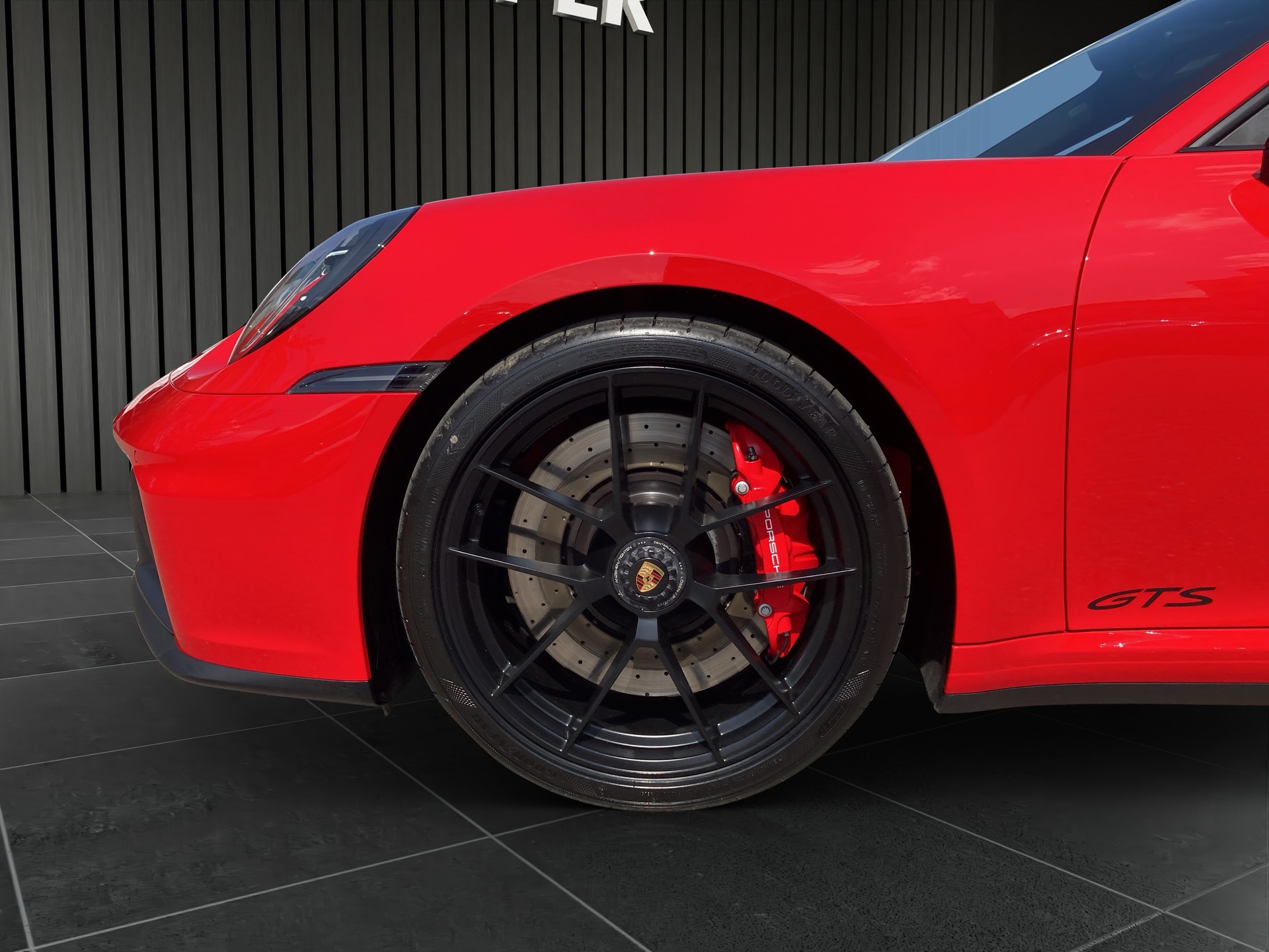PORSCHE 911 Carrera GTS-image-9