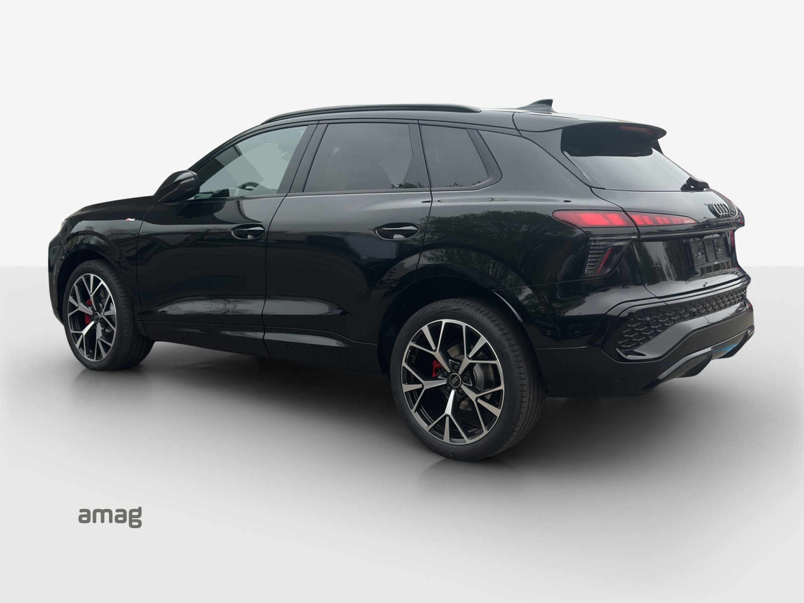 AUDI Q3 SUV TFSI quattro 150 kW S tronic-image-3