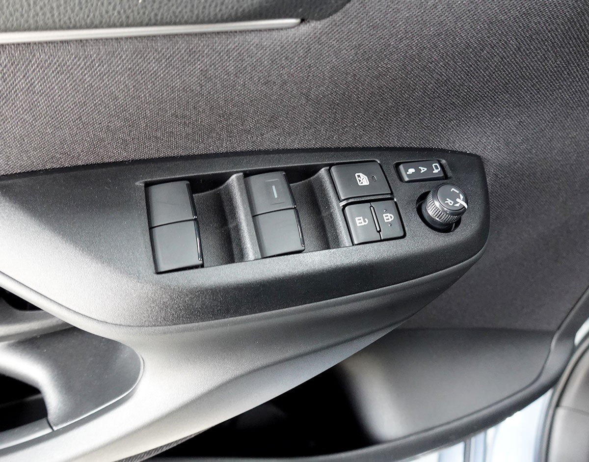 TOYOTA Yaris 1.5 Premium e-CVT, Bitone-image-19
