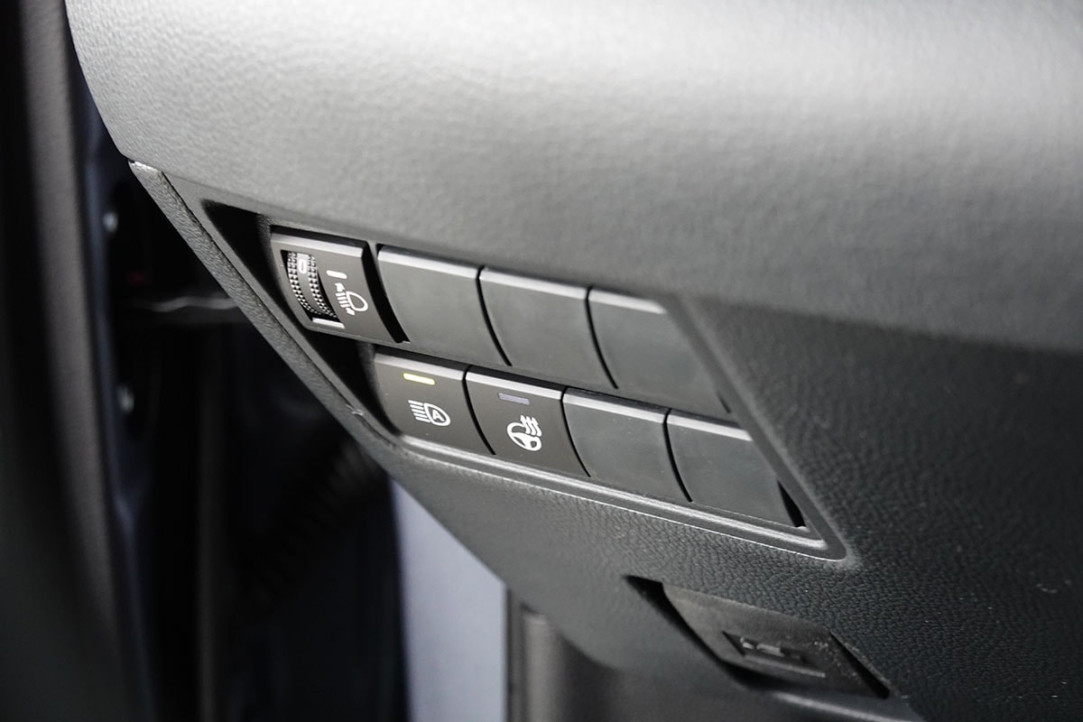 TOYOTA Yaris 1.5 Premium e-CVT, Bitone-image-15