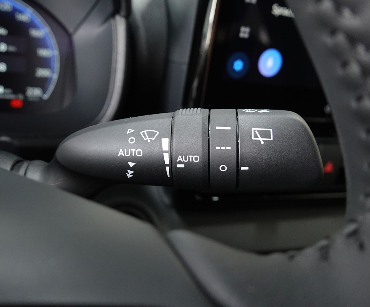TOYOTA Yaris 1.5 Premium e-CVT, Bitone-image-18