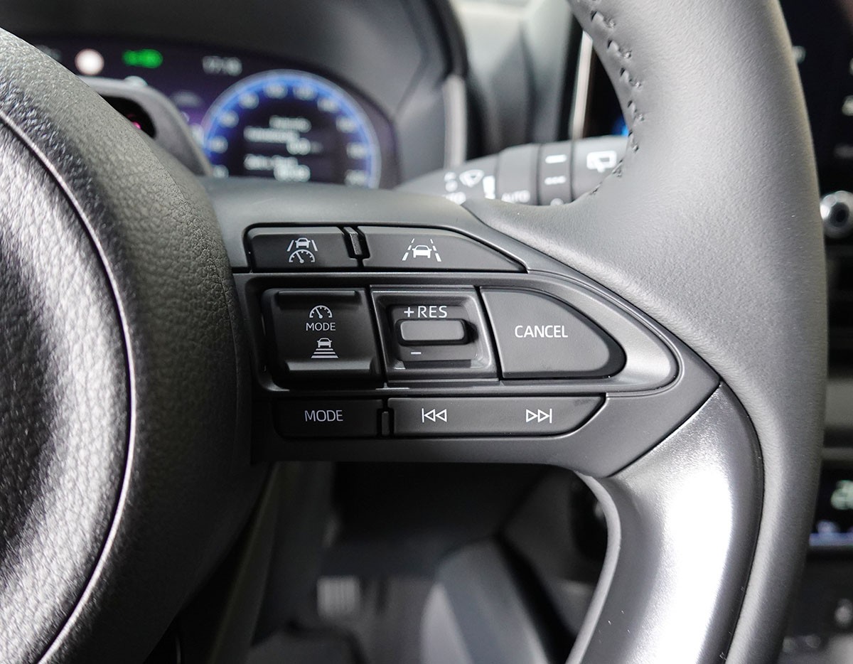 TOYOTA Yaris 1.5 Premium e-CVT, Bitone-image-12