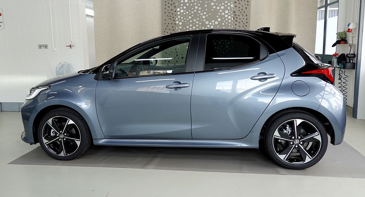 TOYOTA Yaris 1.5 Premium e-CVT, Bitone-image-1