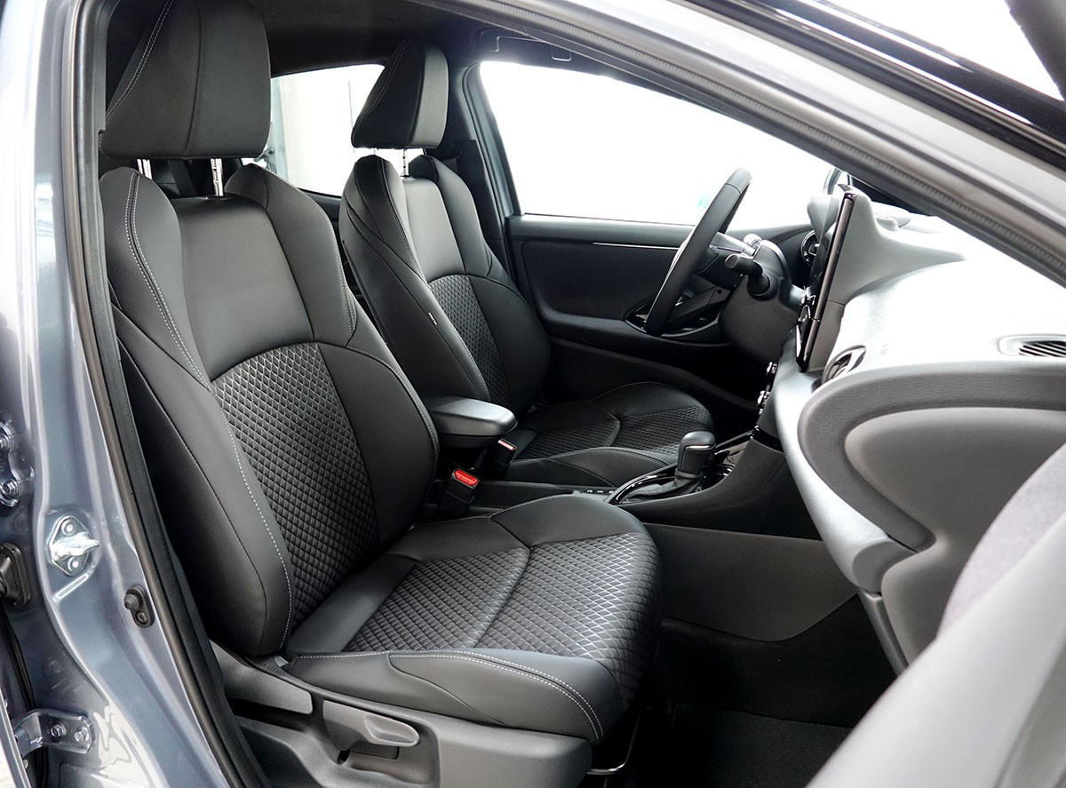 TOYOTA Yaris 1.5 Premium e-CVT, Bitone-image-3