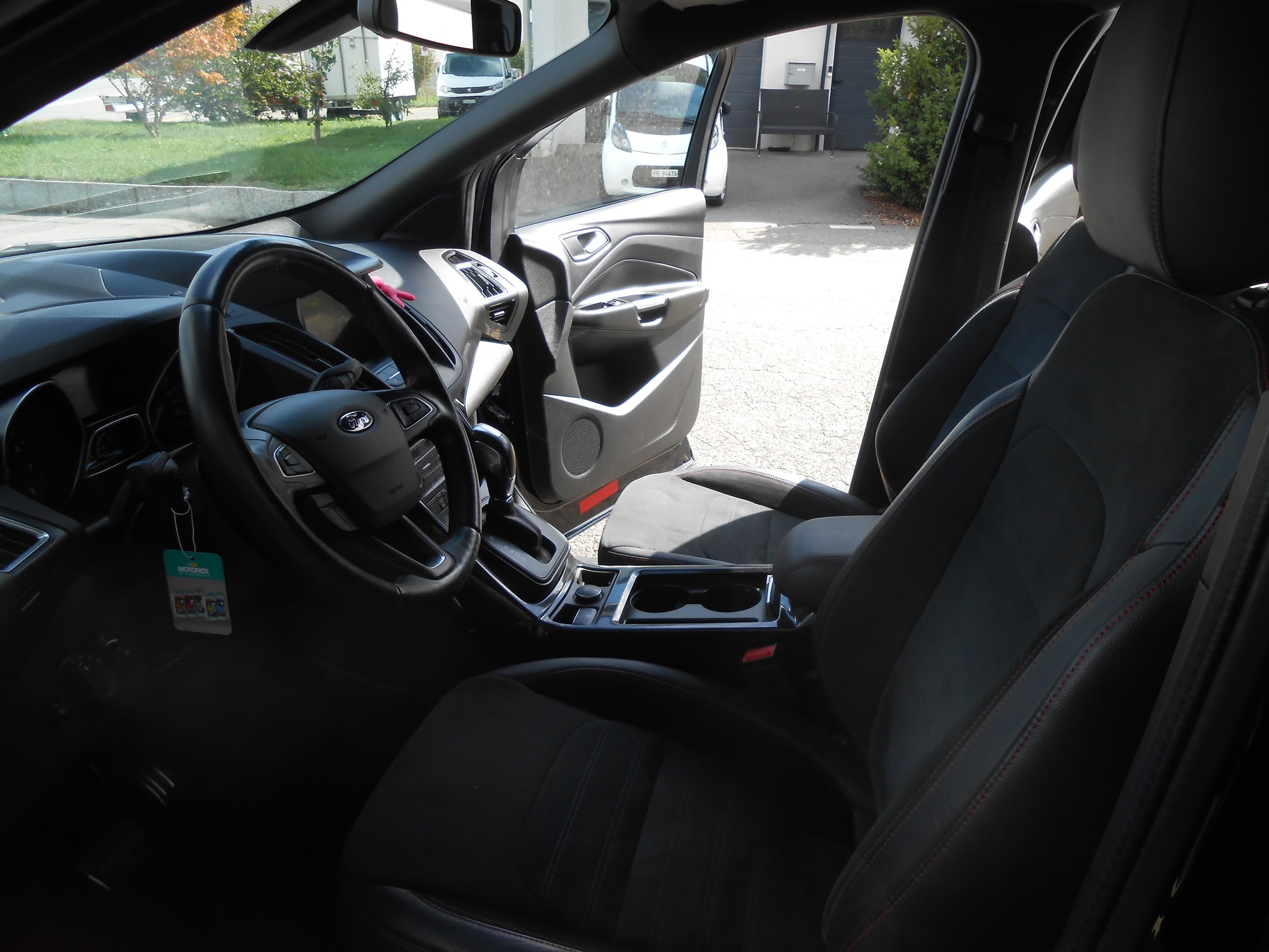 FORD Kuga 1.5 SCTi ST Line 4WD Automatic-image-9