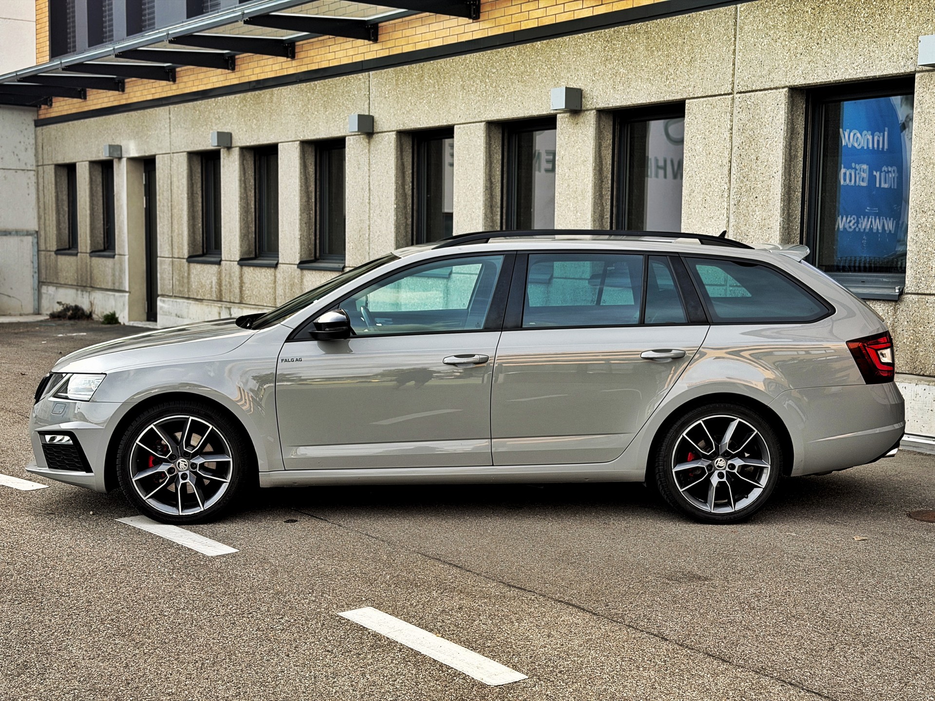 SKODA Octavia Combi 2.0 TDI RS 4x4 DSG-image-1