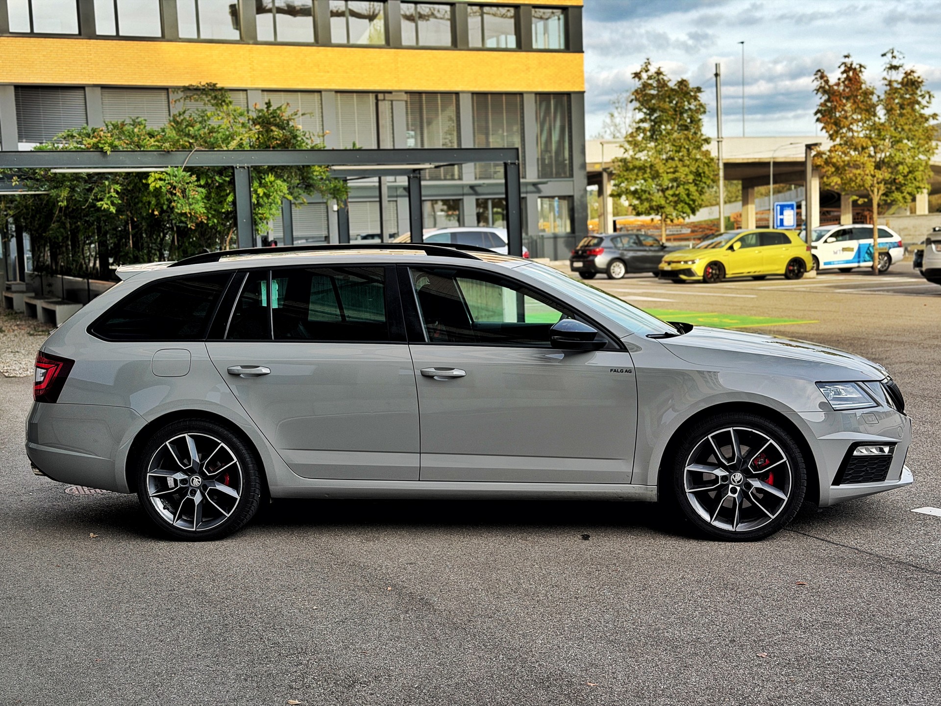 SKODA Octavia Combi 2.0 TDI RS 4x4 DSG-image-3