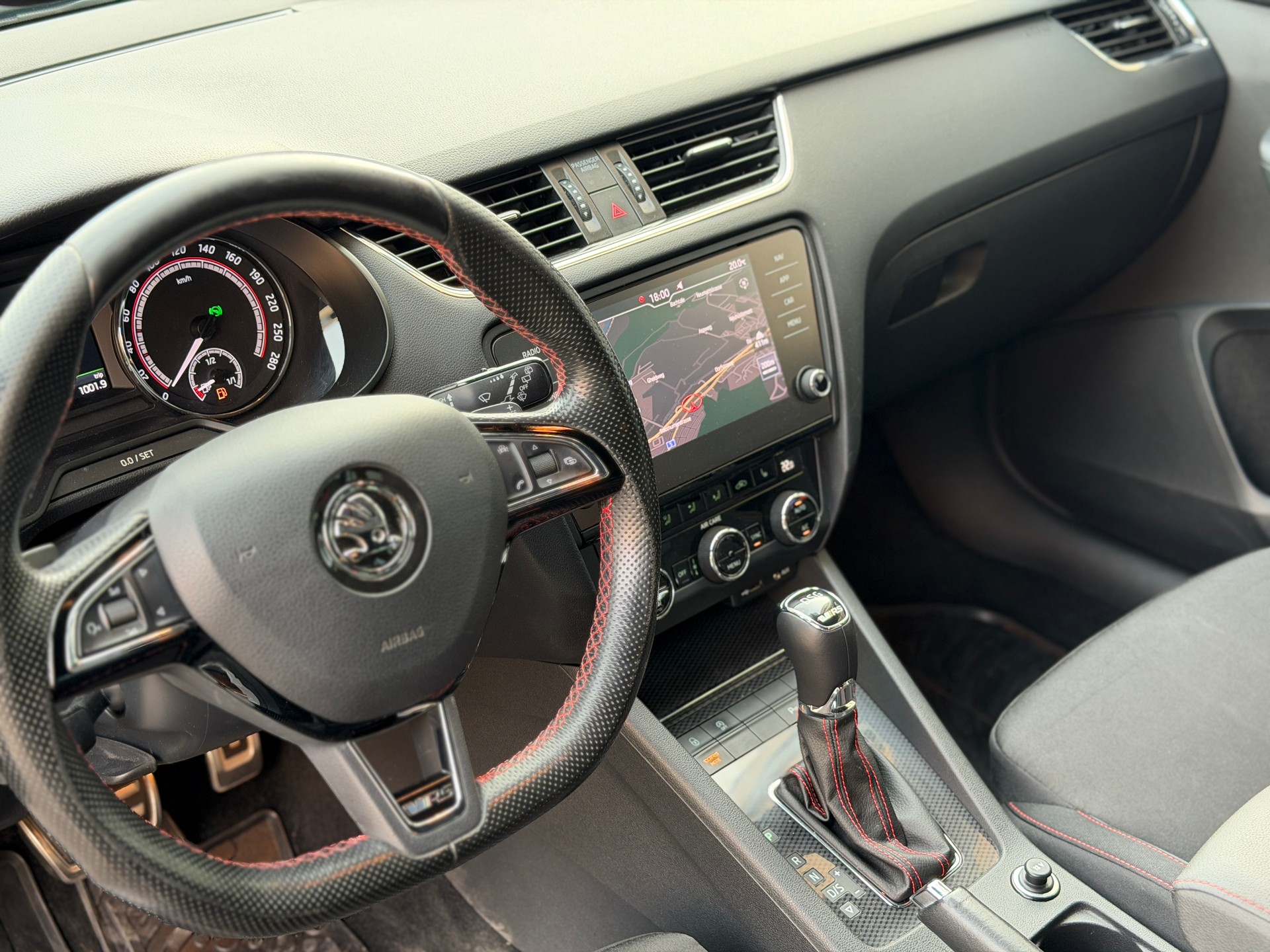 SKODA Octavia Combi 2.0 TDI RS 4x4 DSG-image-15