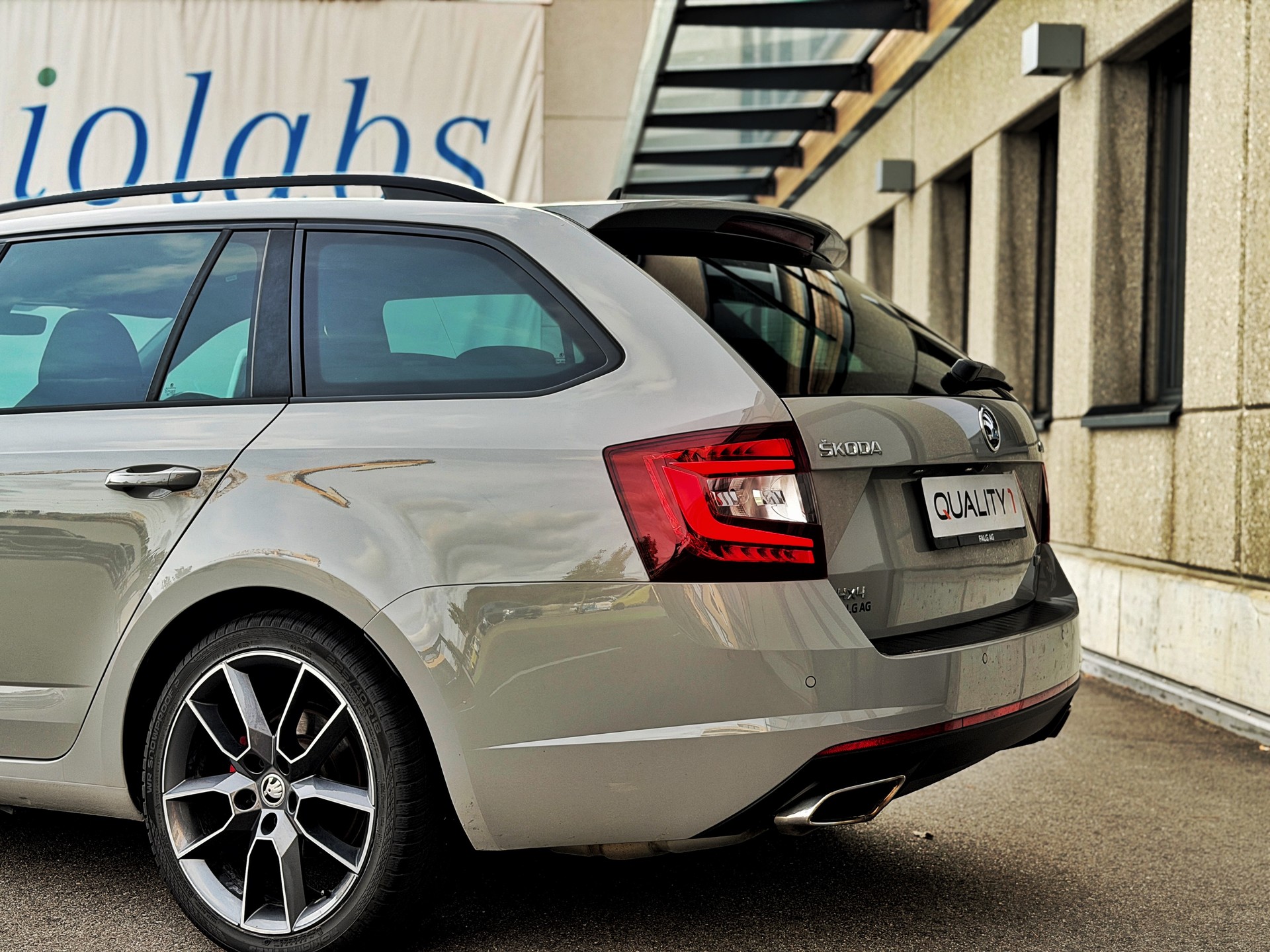 SKODA Octavia Combi 2.0 TDI RS 4x4 DSG-image-13