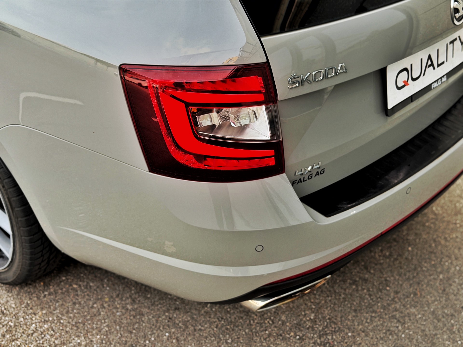 SKODA Octavia Combi 2.0 TDI RS 4x4 DSG-image-8