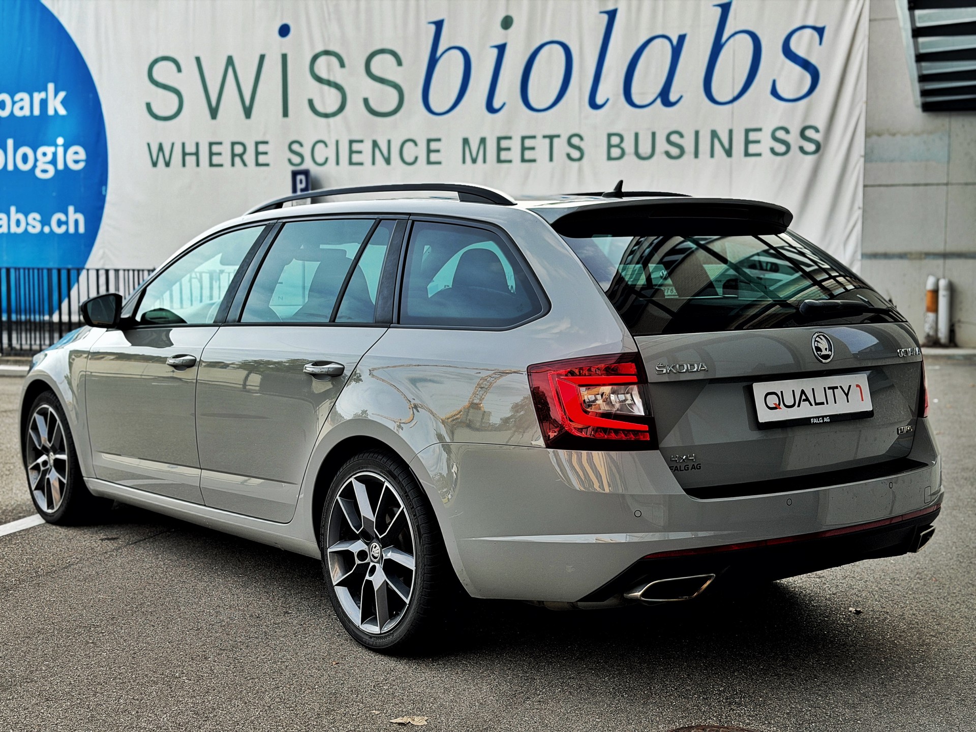 SKODA Octavia Combi 2.0 TDI RS 4x4 DSG-image-2