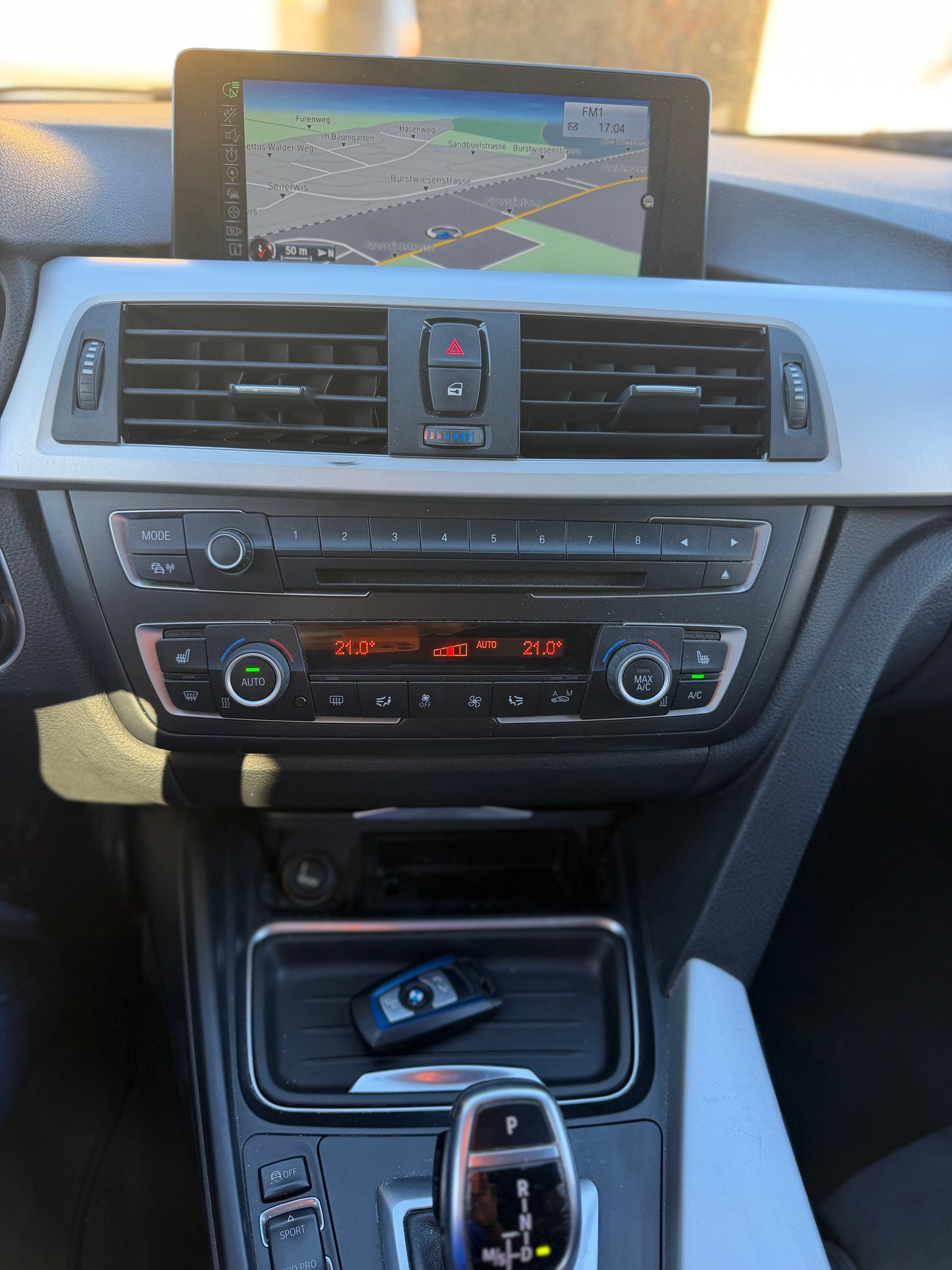 BMW 330d xDrive Touring Sport Line Steptronic-image-14