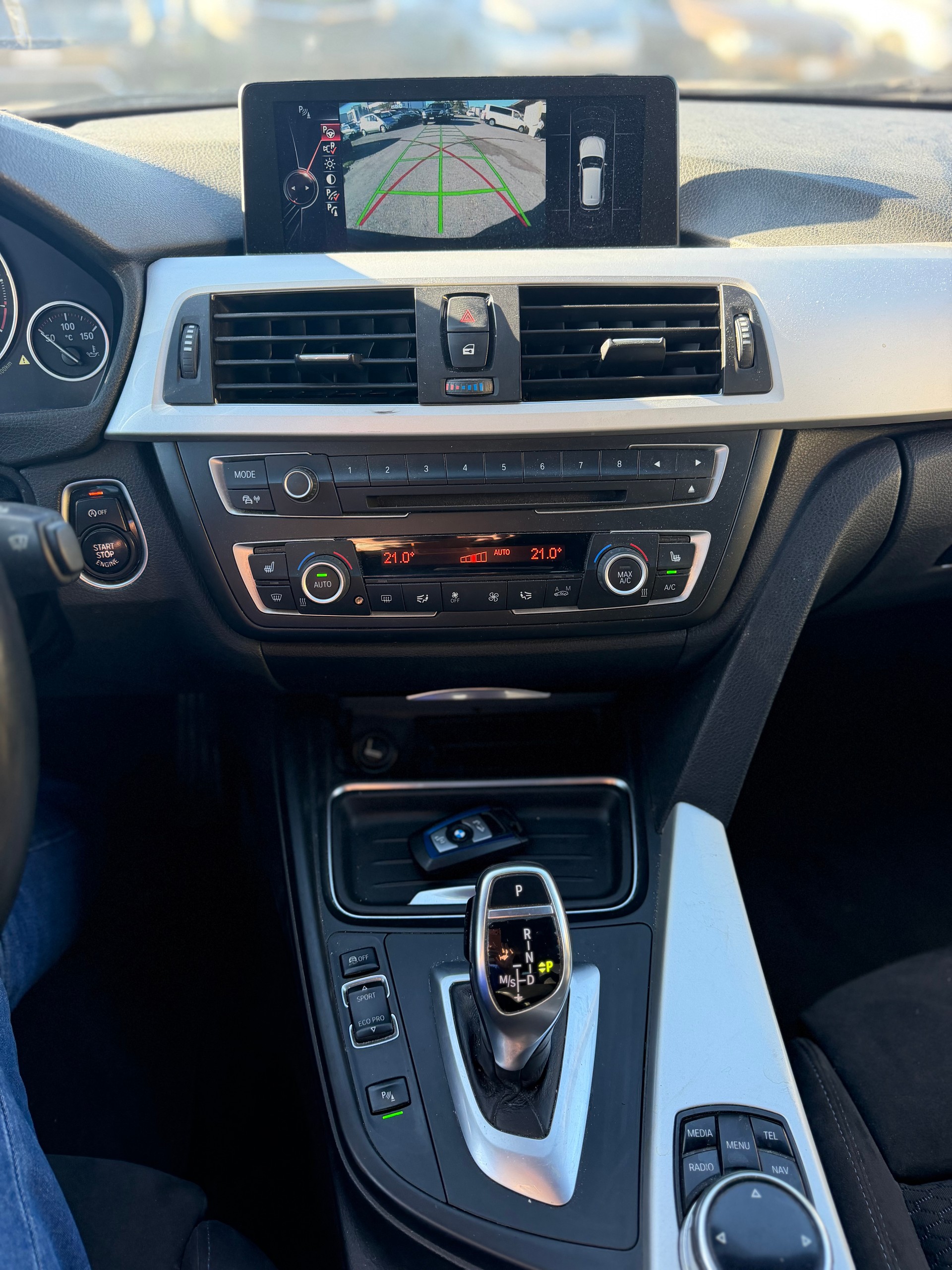 BMW 330d xDrive Touring Sport Line Steptronic-image-13