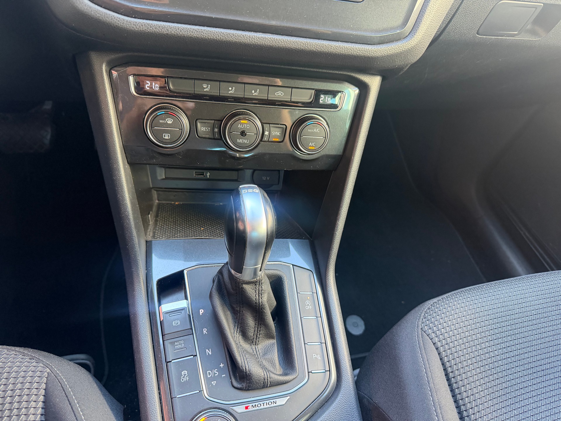 VW Tiguan 2.0 TDI SCR Comfortline 4Motion DSG-image-6