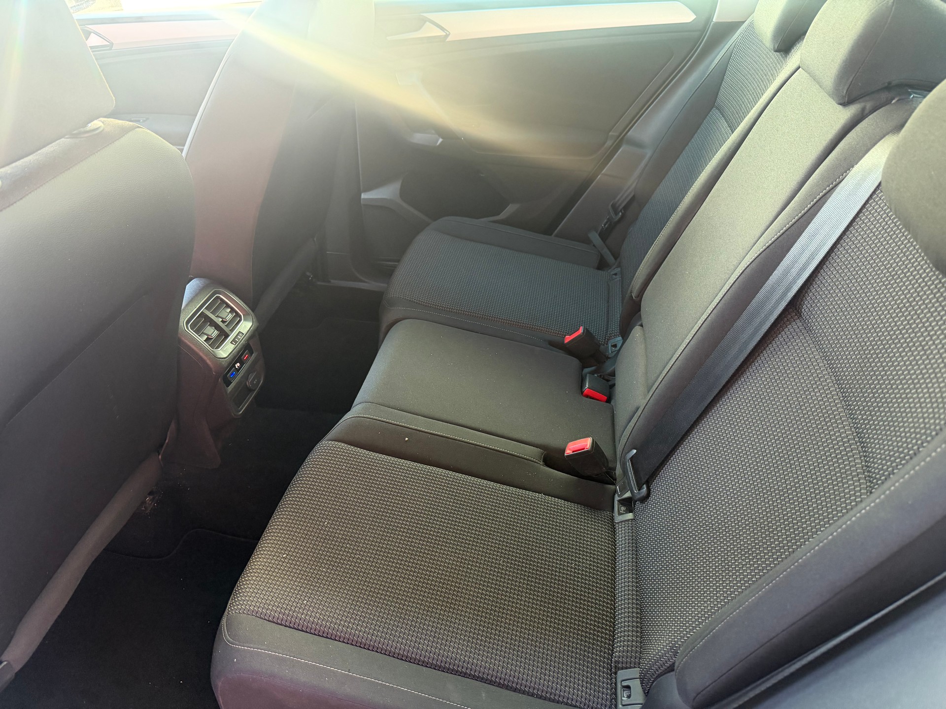 VW Tiguan 2.0 TDI SCR Comfortline 4Motion DSG-image-9