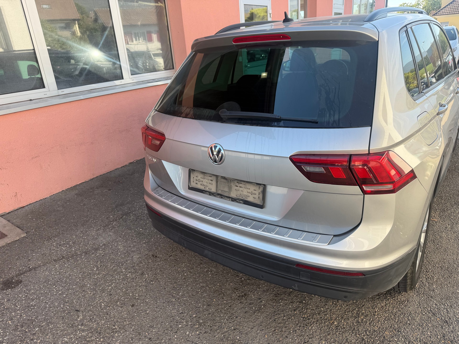 VW Tiguan 2.0 TDI SCR Comfortline 4Motion DSG-image-3