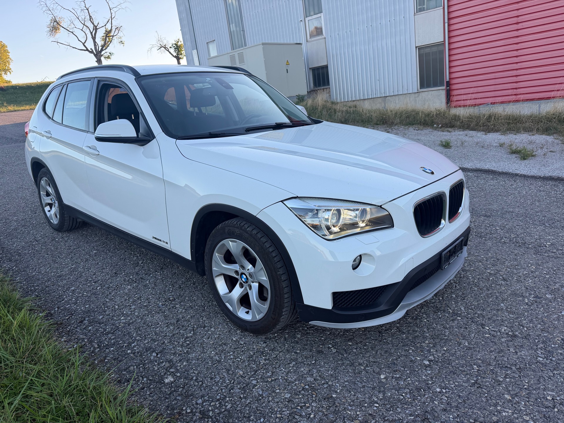 BMW X1 xDrive 20i-image-2