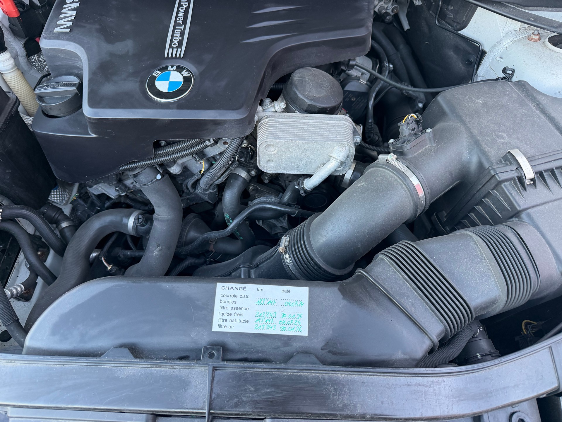 BMW X1 xDrive 20i-image-13