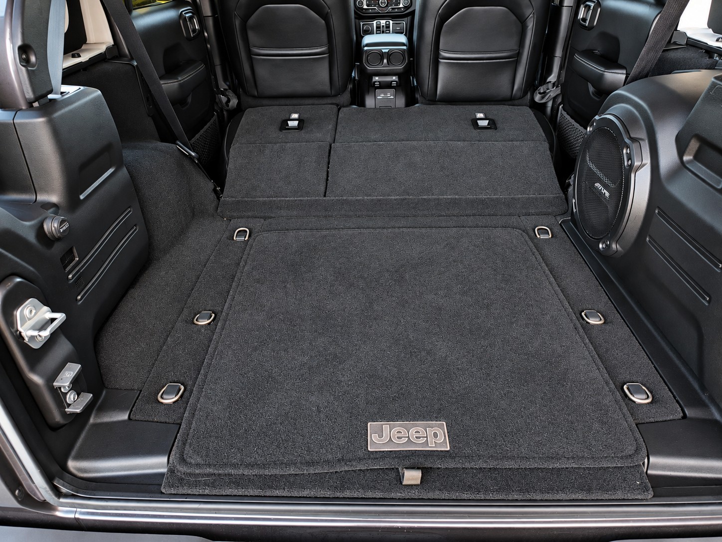 JEEP Wrangler 2.2MJ Unlimited Sahara Automatic-image-3