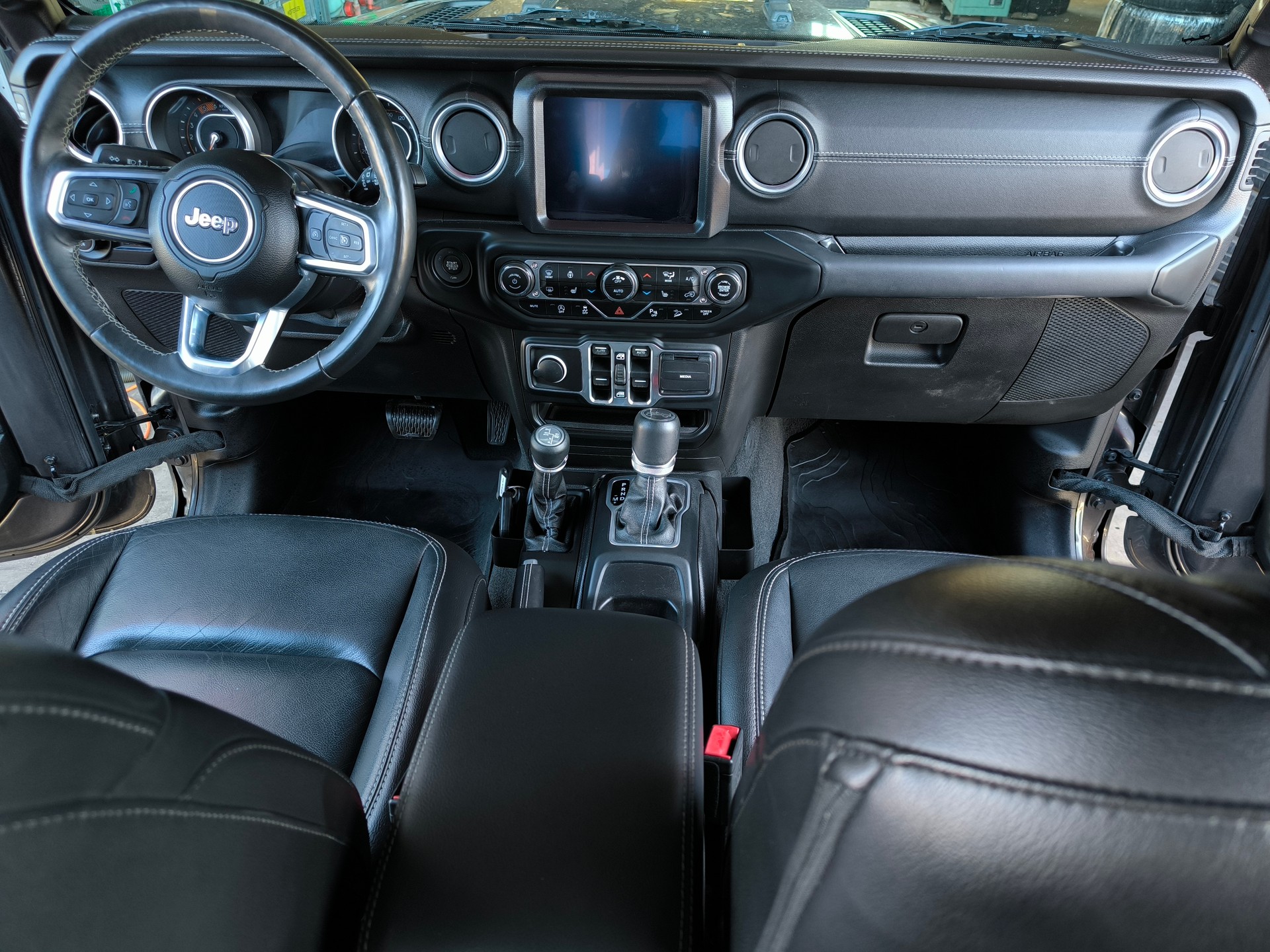 JEEP Wrangler 2.2MJ Unlimited Sahara Automatic-image-4