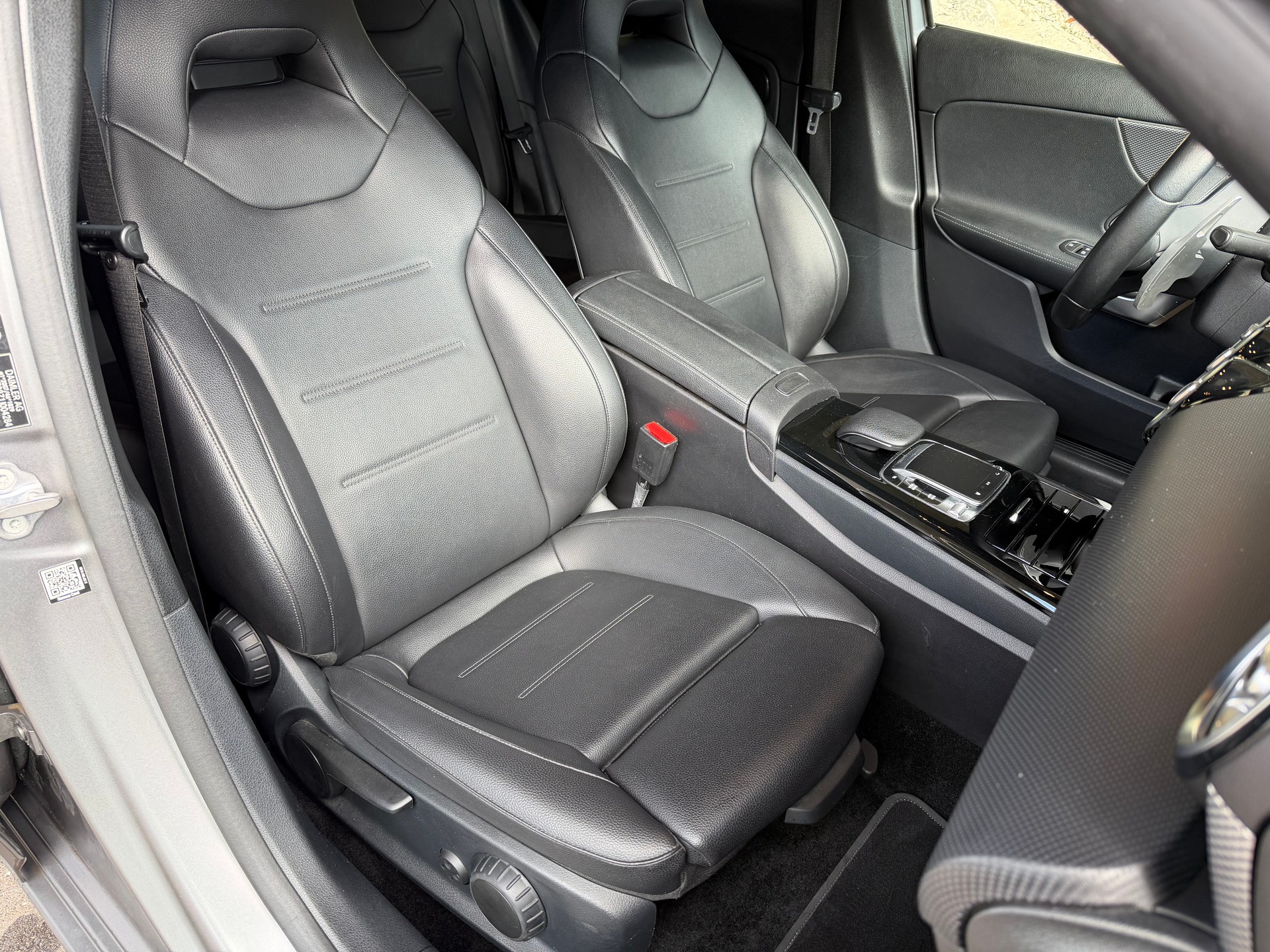 MERCEDES-BENZ A 200 Progressive 7G-DCT-image-9