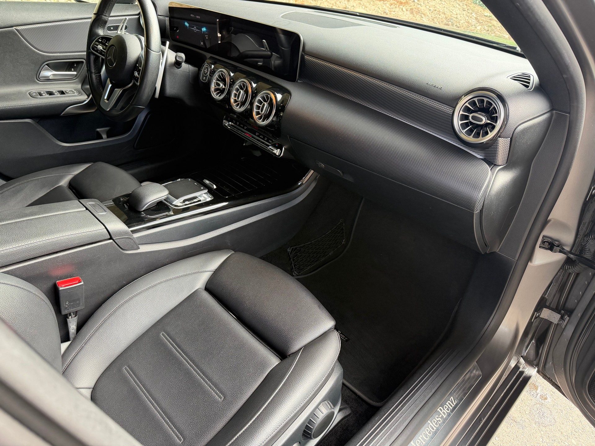 MERCEDES-BENZ A 200 Progressive 7G-DCT-image-8