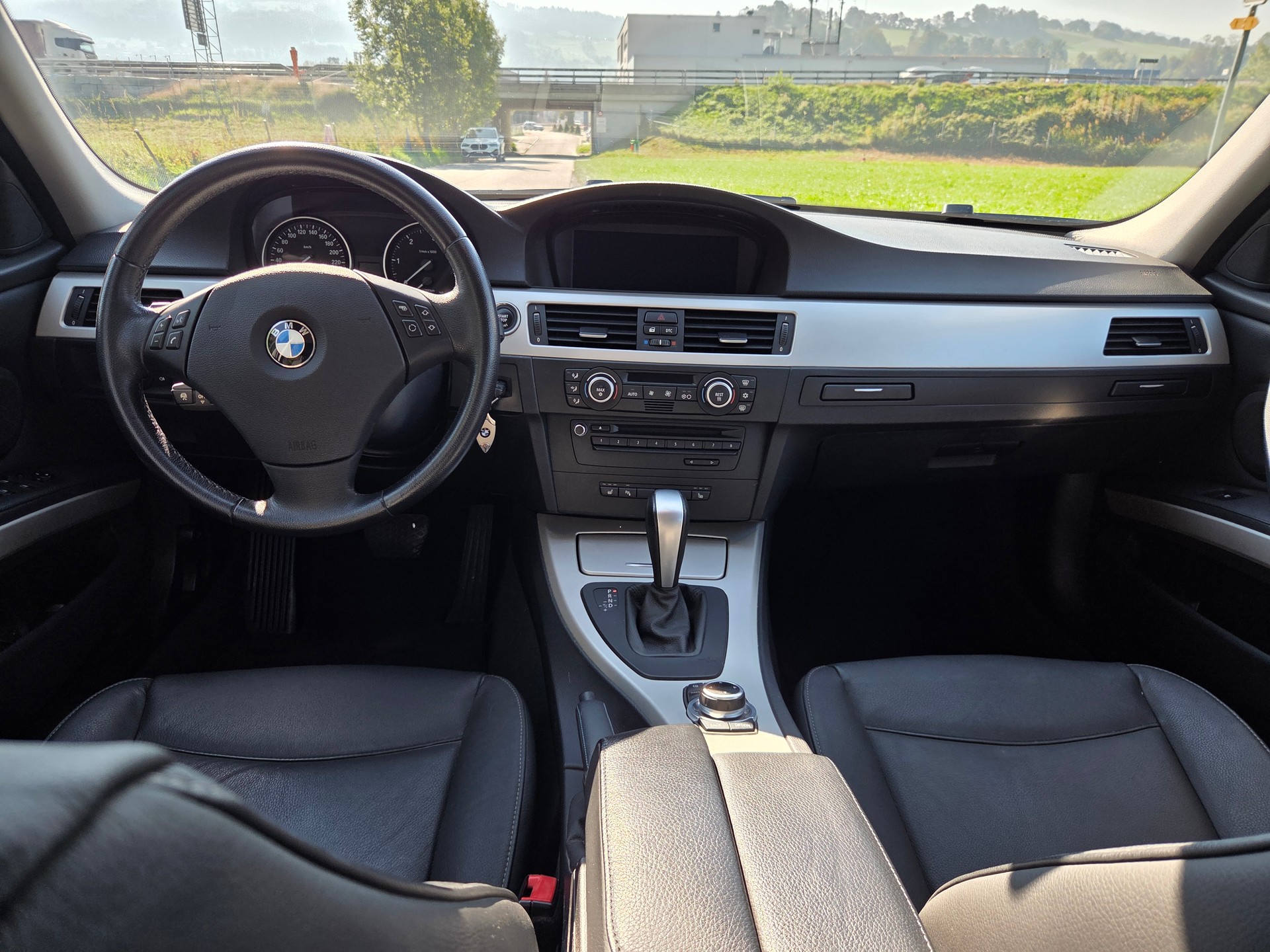 BMW 330d-image-9