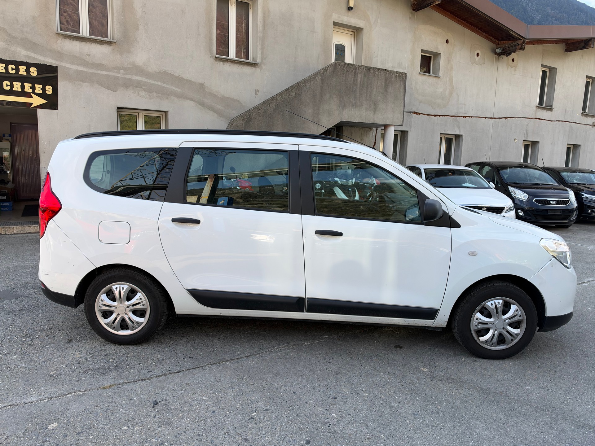 DACIA Lodgy 1.6 16V 5PL-image-4