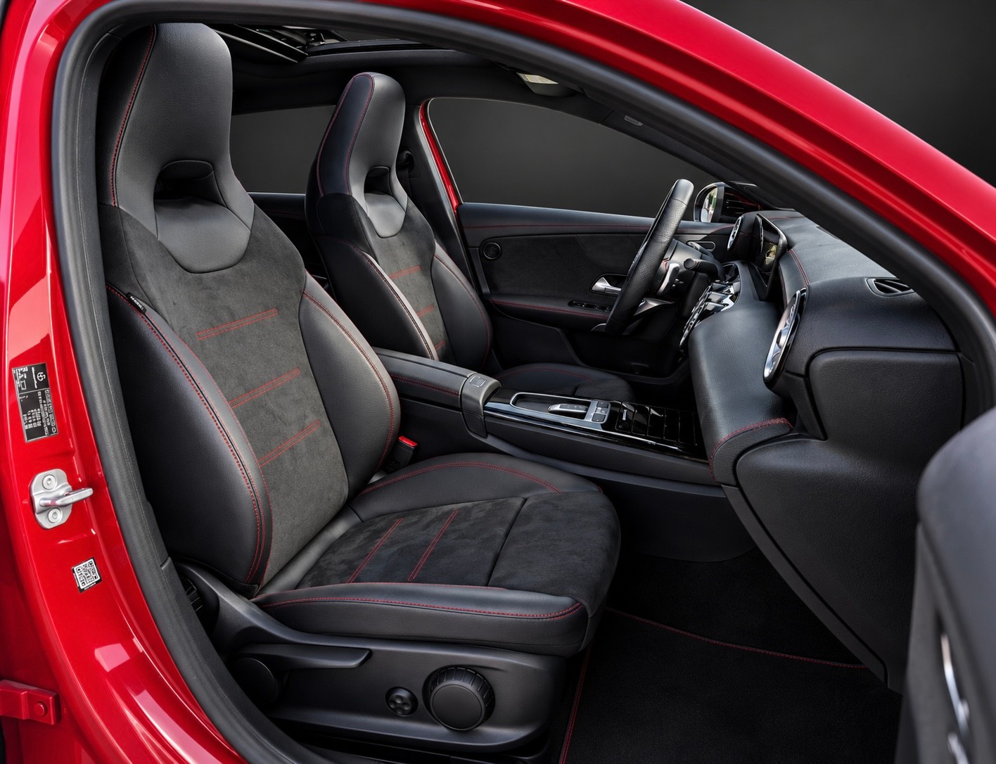 MERCEDES-BENZ A 250 4Matic AMG Line 4Matic 7G-DCT-image-8