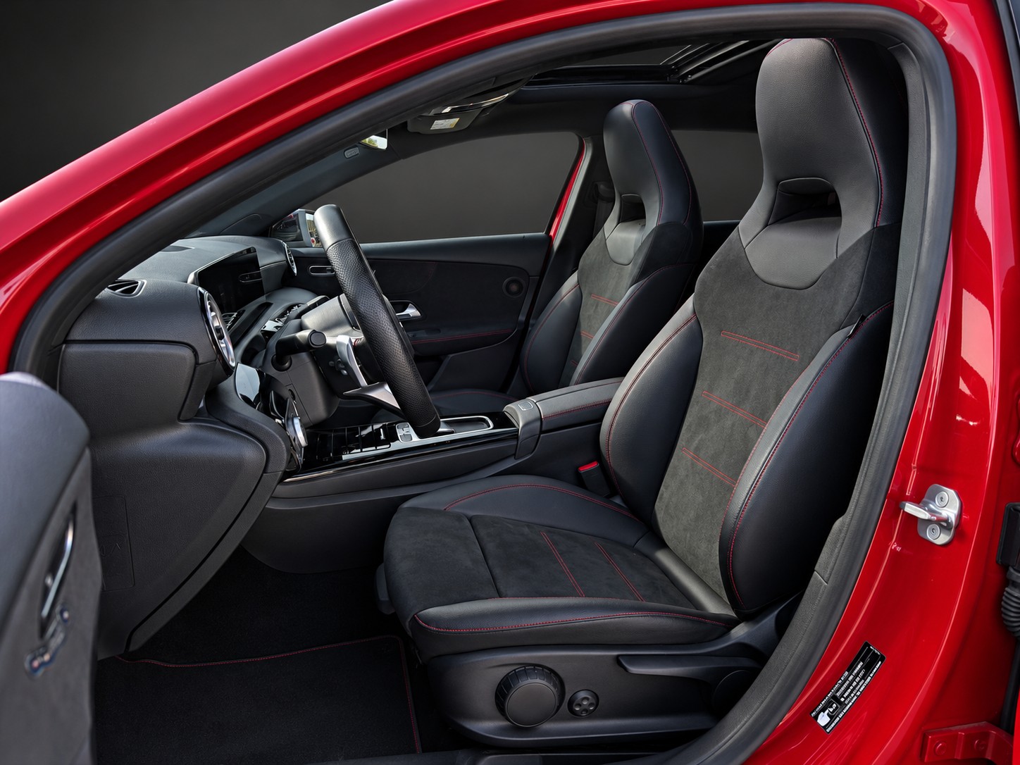 MERCEDES-BENZ A 250 4Matic AMG Line 4Matic 7G-DCT-image-6
