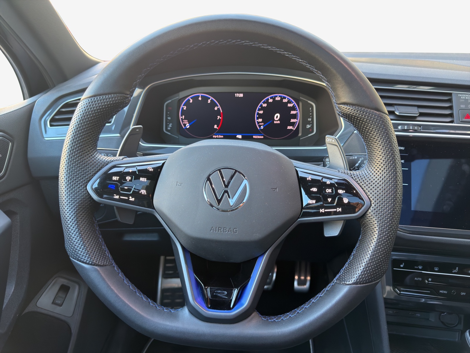 VW Tiguan 2.0TSI R 4Motion DSG-image-9