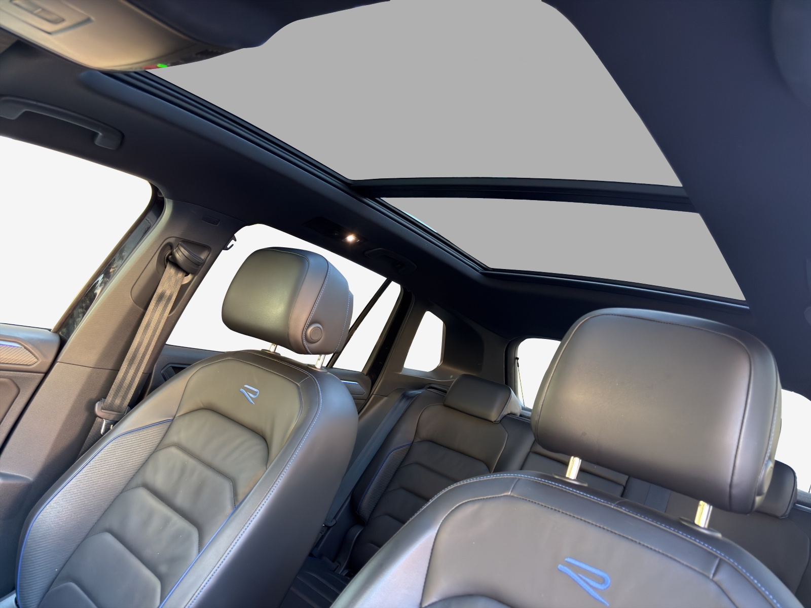 VW Tiguan 2.0TSI R 4Motion DSG-image-15