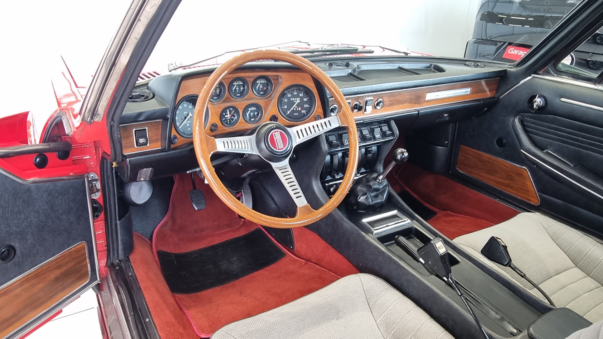 FIAT Dino 2400 Coupé-image-14