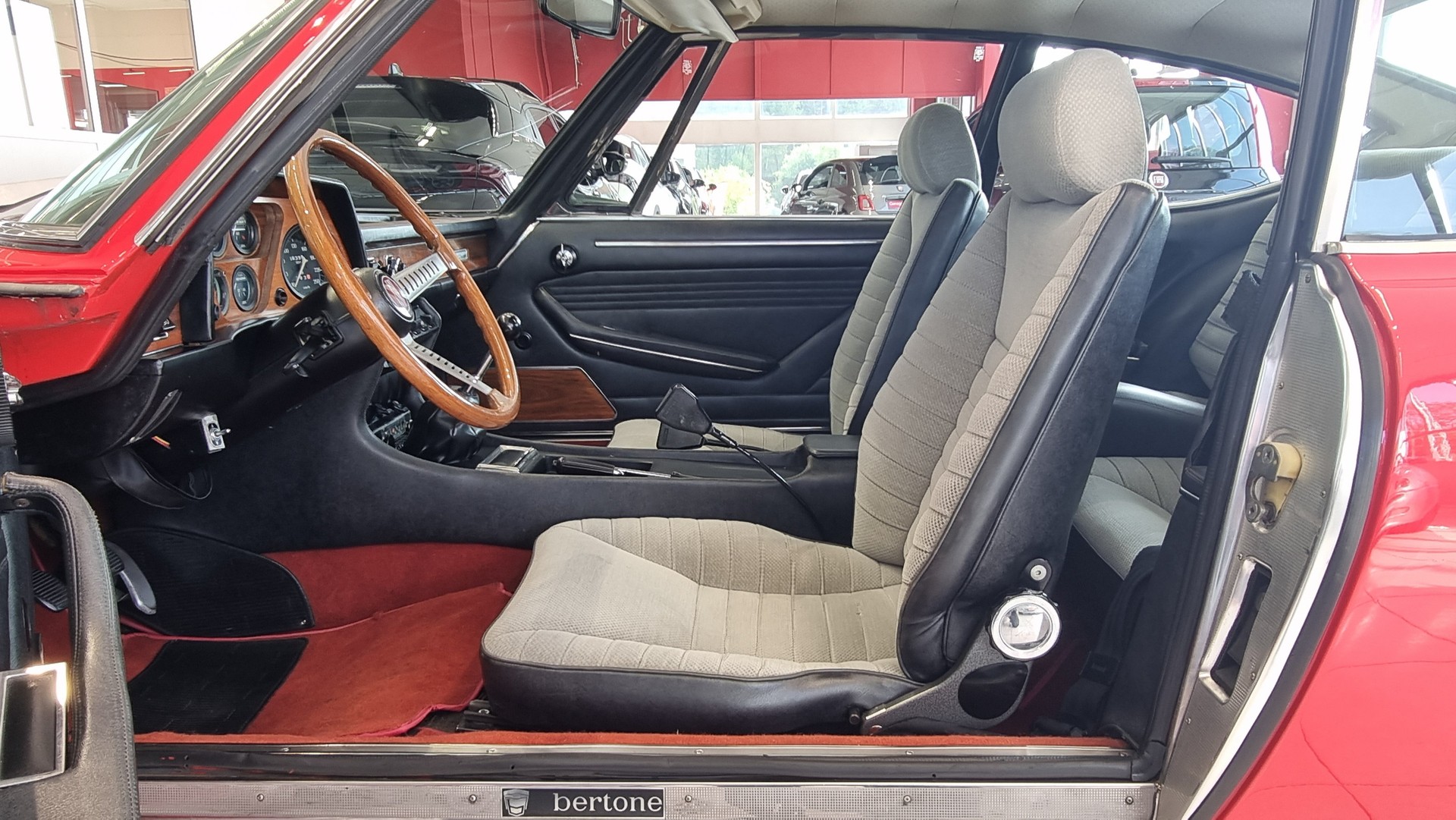FIAT Dino 2400 Coupé-image-15