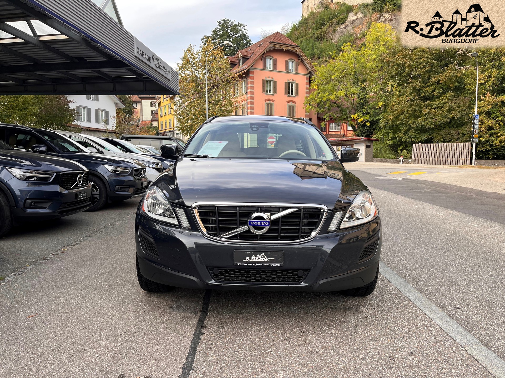 VOLVO XC60 D5 AWD Kinetic-image-1