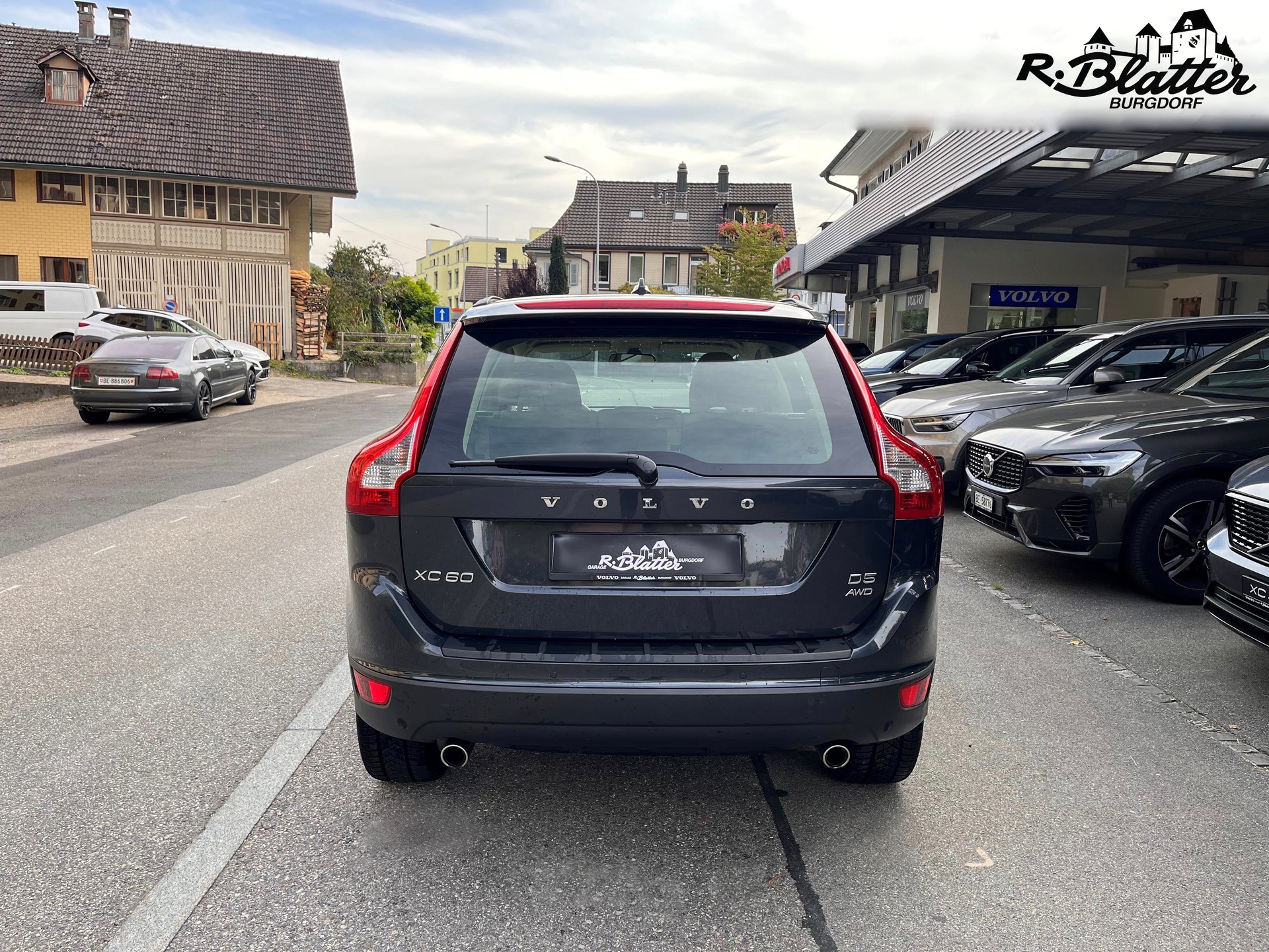 VOLVO XC60 D5 AWD Kinetic-image-3