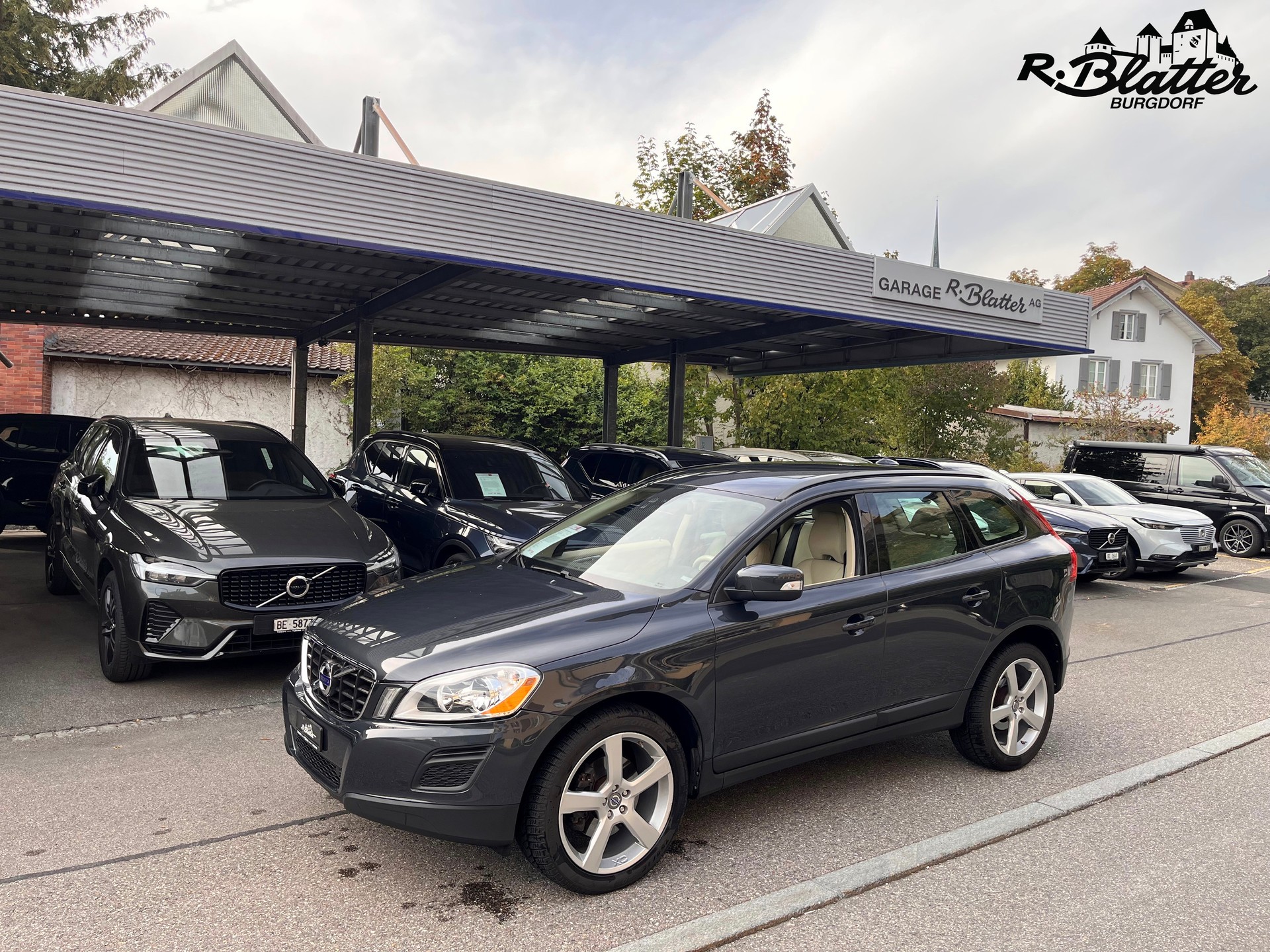 VOLVO XC60 D5 AWD Kinetic-image-0