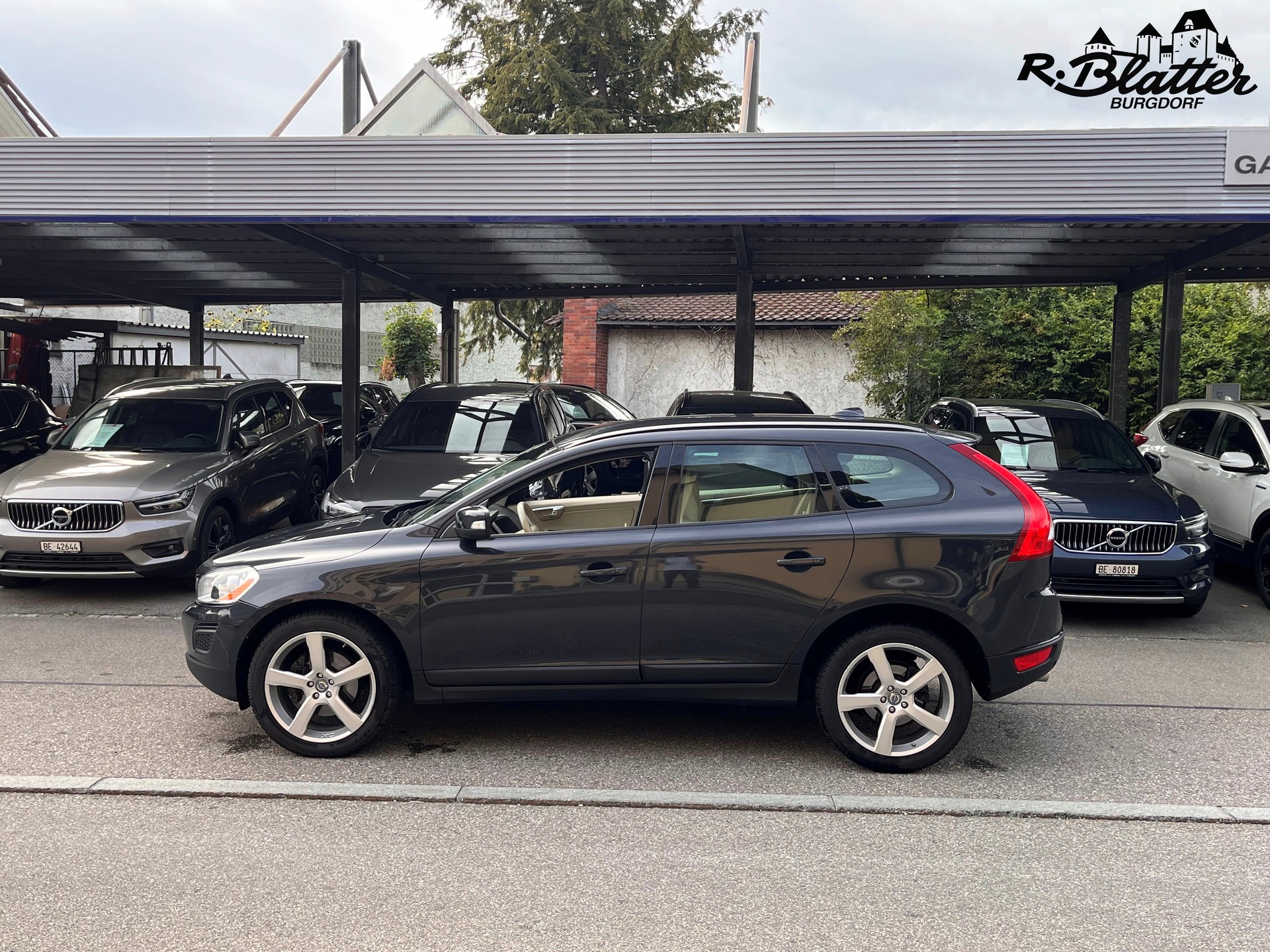 VOLVO XC60 D5 AWD Kinetic-image-2