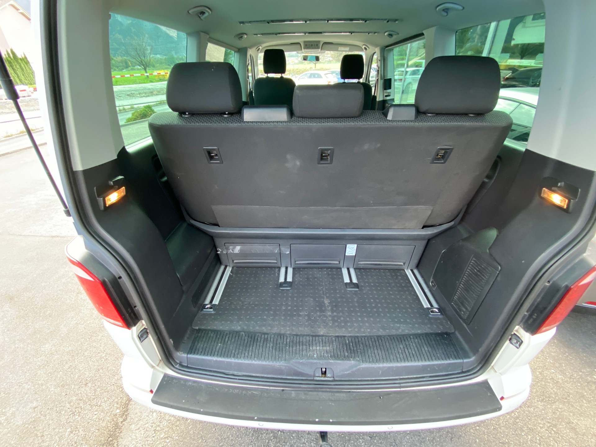 VW T6 Multivan 2.0 TDI Trendline-image-12