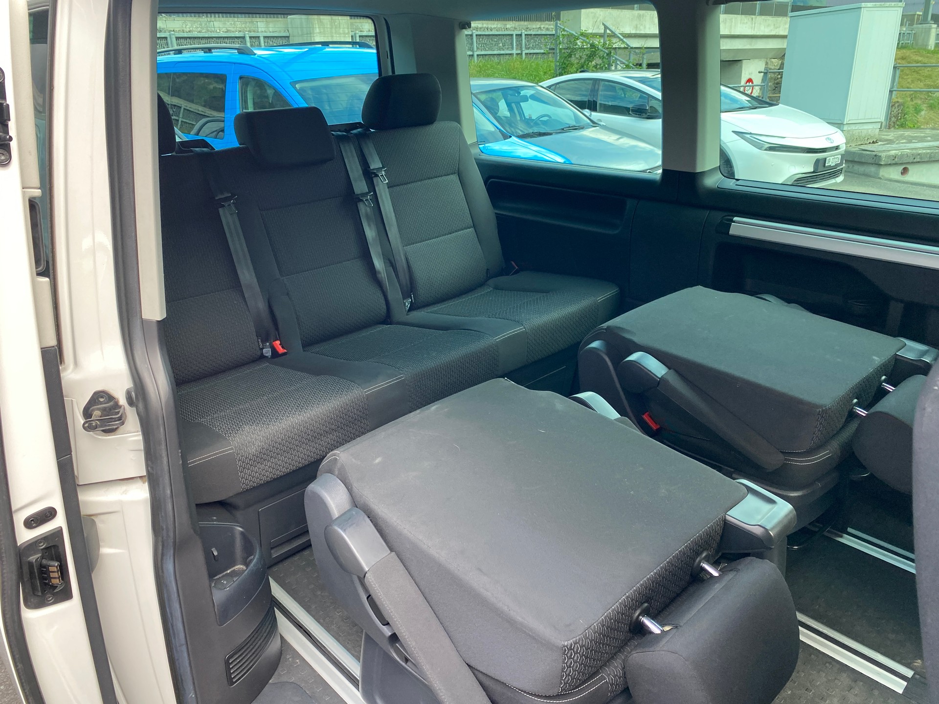 VW T6 Multivan 2.0 TDI Trendline-image-9