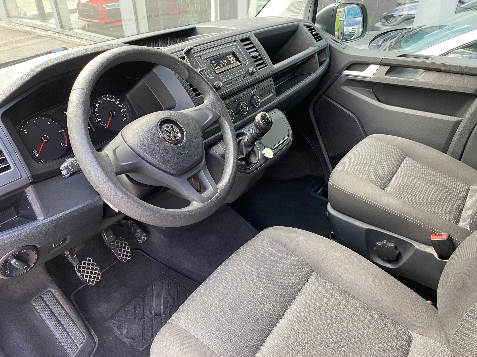 VW T6 Multivan 2.0 TDI Trendline-image-5