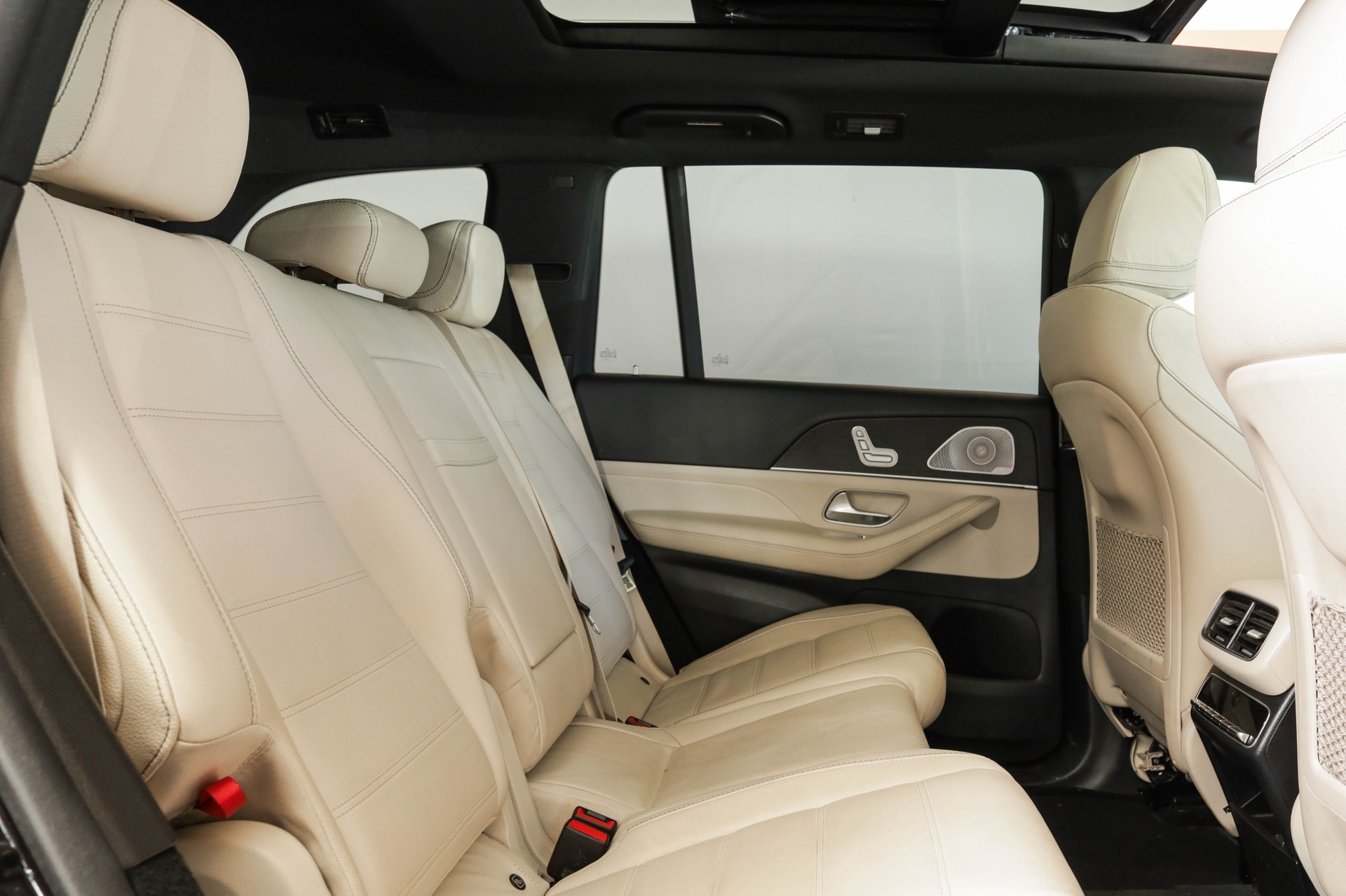 MERCEDES-BENZ GLS 400 d 4Matic AMG Line • Véhicule suisse • 7 places • E-ACTIVE BODY CONTROL-image-12