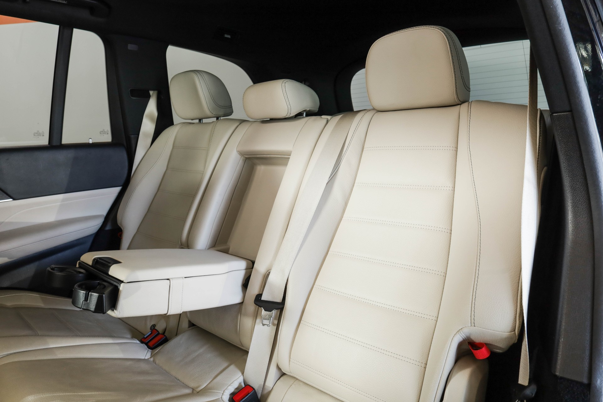 MERCEDES-BENZ GLS 400 d 4Matic AMG Line • Véhicule suisse • 7 places • E-ACTIVE BODY CONTROL-image-13
