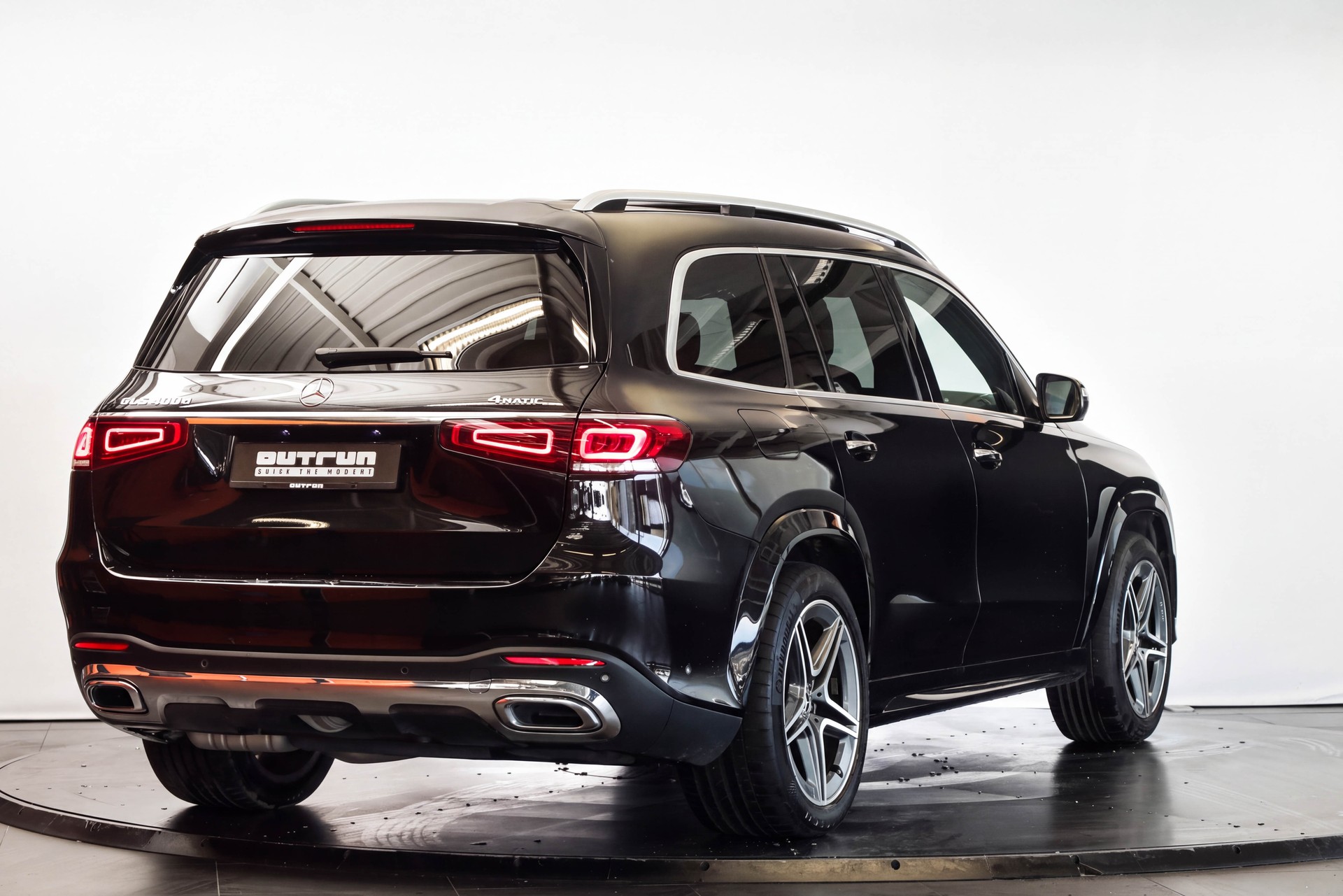 MERCEDES-BENZ GLS 400 d 4Matic AMG Line • Véhicule suisse • 7 places • E-ACTIVE BODY CONTROL-image-4