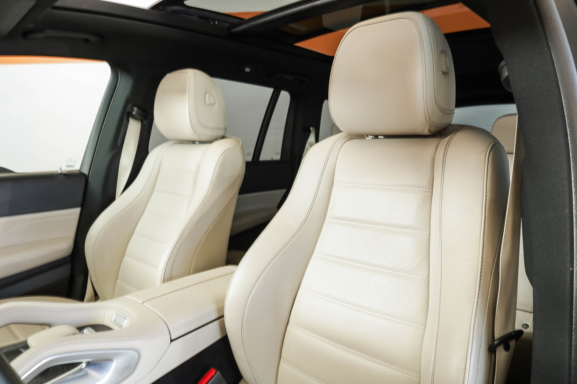 MERCEDES-BENZ GLS 400 d 4Matic AMG Line • Véhicule suisse • 7 places • E-ACTIVE BODY CONTROL-image-10