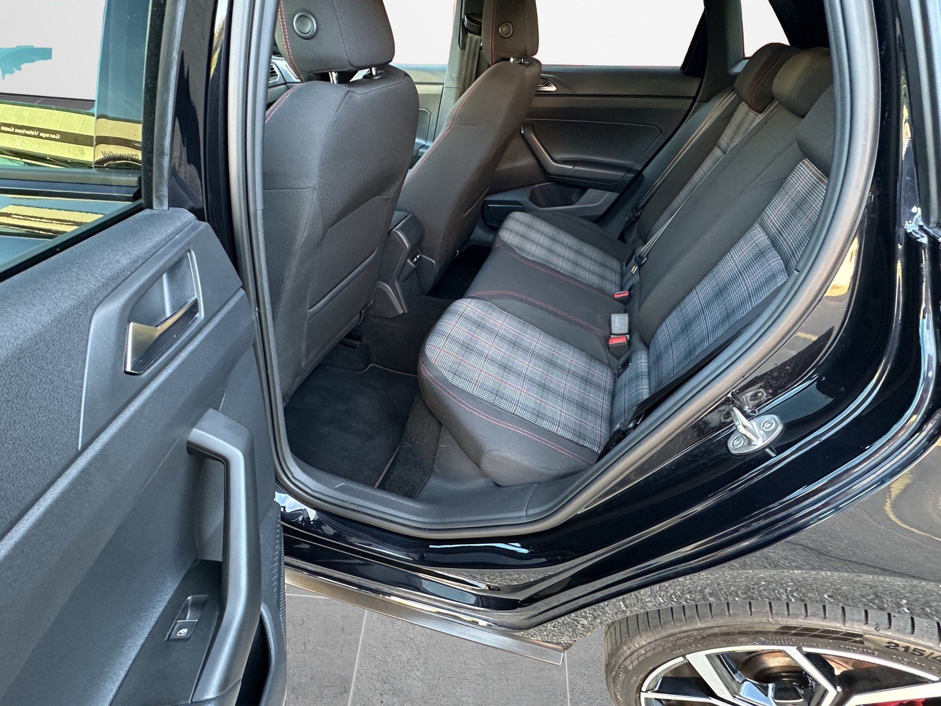 VW Polo 2.0 TSI GTI DSG-image-17