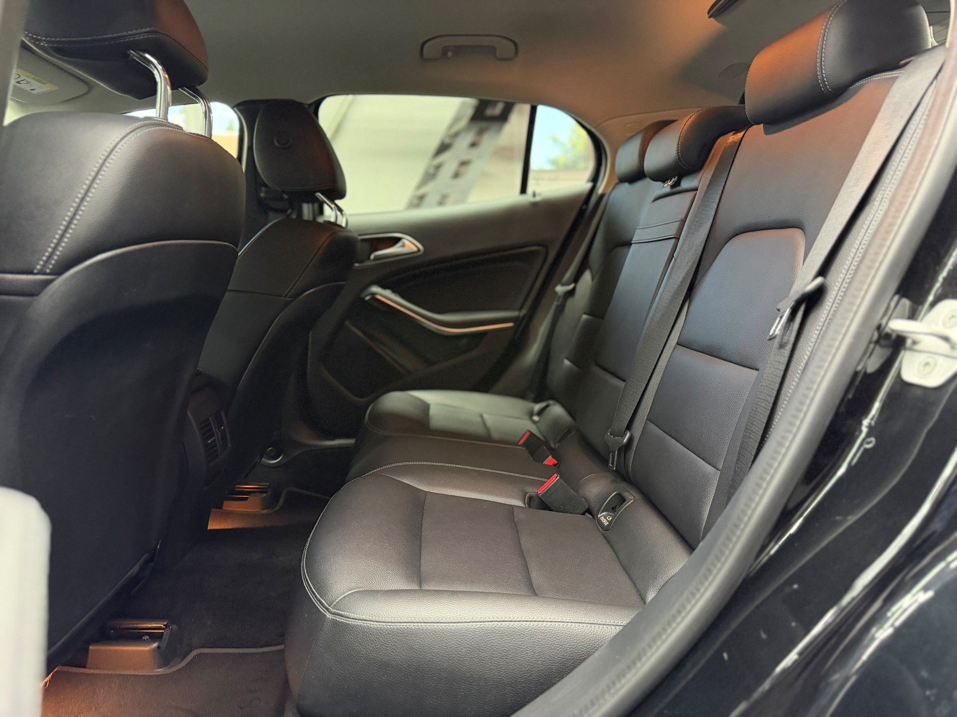 MERCEDES-BENZ GLA 200 | Ab MFK | Anhängerkupplung | Leder | Tempomat | Rückfahrkamera-image-21